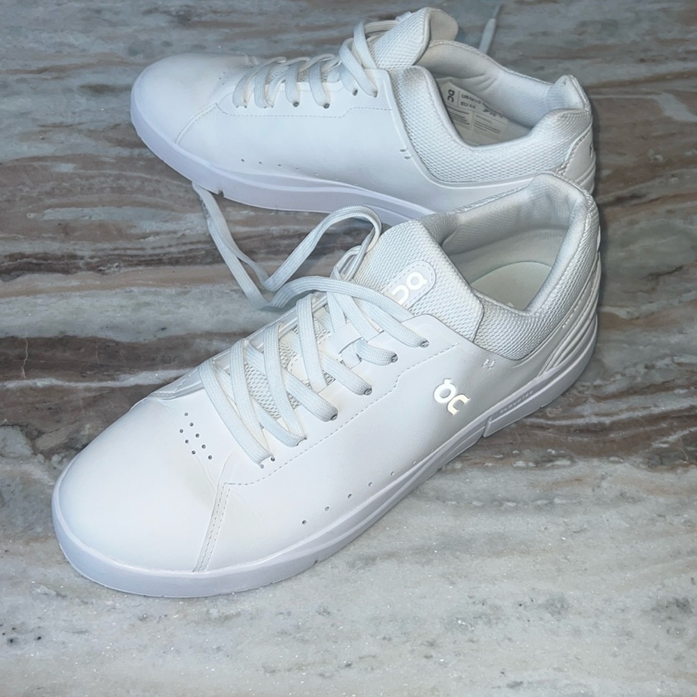 The Roger advantage men’s size 10